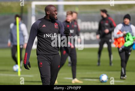 Tubize, Belgique. 27th mars 2023. Romelu Lukaku de Belgique photographié lors d'une séance d'entraînement de l'équipe nationale belge de football Red Devils, lundi 27 mars 2023, au siège de l'Association royale belge de football RBFA à Tubize. Les Red Devils se préparent à un match amical de demain contre l'Allemagne. BELGA PHOTO VIRGINIE LEFOUR crédit: Belga News Agency/Alay Live News Banque D'Images