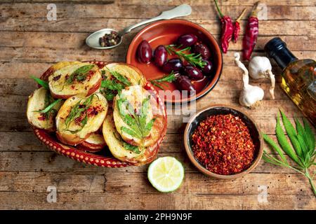 Bruschetta maison avec de la marijuana et d'ingrédients naturels vue supérieure Banque D'Images