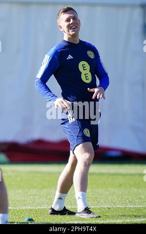 Le Callum McGregor d'Écosse pendant une séance d'entraînement à Lesser Hampden, Glasgow. Date de la photo: Lundi 27 mars 2023. Banque D'Images