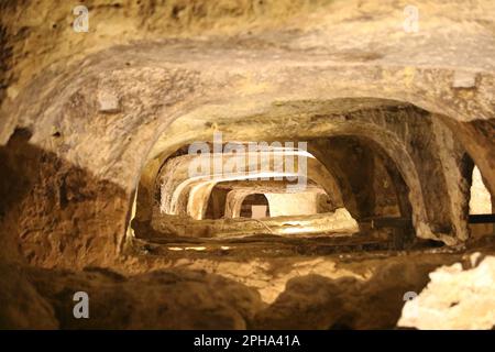 Située à Mdina et Rabat, servant de lieu de sépulture depuis les temps punique, romain et byzantin, les catacombes de Saint-Paul représentent la plus ancienne et la plus grande preuve archéologique du christianisme à Malte Banque D'Images