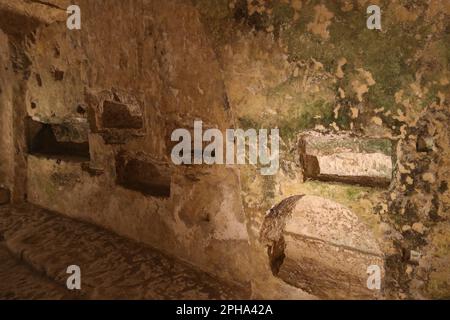 Située à Mdina et Rabat, servant de lieu de sépulture depuis les temps punique, romain et byzantin, les catacombes de Saint-Paul représentent la plus ancienne et la plus grande preuve archéologique du christianisme à Malte Banque D'Images