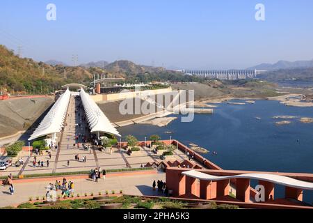 23 décembre 2022 - Gujarat en Inde : les gens sont fascinés et ravis par la statue de l'unité au Gujarat, en Inde Banque D'Images