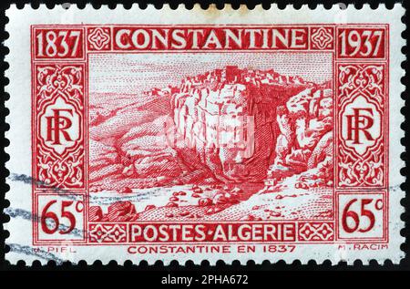 Ancienne vue de Constantine sur le timbre-poste algérien d'époque Banque D'Images