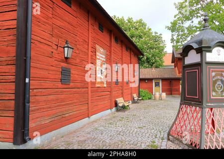 01 juin 2022 - Orebro en Suède : belles maisons en bois anciennes dans le quartier historique de Wadkoping Banque D'Images