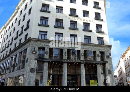 VIENNE - MAI 9th 2019 : façade du bâtiment de Raiffeisen Bank International (RBI) à Vienne, Autriche Banque D'Images