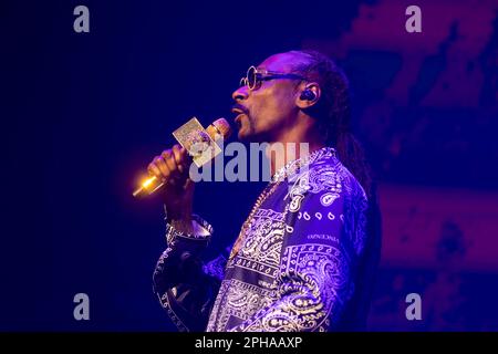 Berlin, Allemagne. 23rd mars 2023. Snoop Dogg a un concert à Max-Schmeling-Halle à Berlin, en Allemagne, sur 23 mars 2023. (Photo par Emmanuele Contini/NurPhoto) Credit: NurPhoto SRL/Alay Live News Banque D'Images
