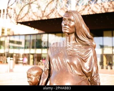 Une vraie famille à Birmingham, en visite à Birmingham au Royaume-Uni, Banque D'Images