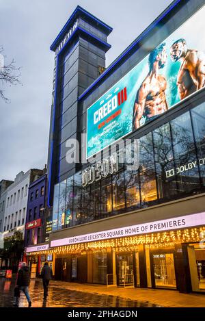 Le cinéma Odeon Luxe Leicester Square, un édifice emblématique de style Art déco, a été achevé en 1937 à Leicester Square, Londres, Angleterre, Royaume-Uni Banque D'Images