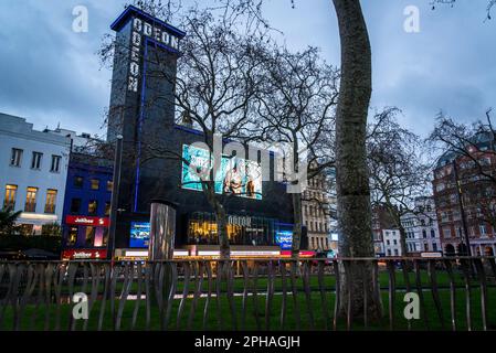 Le cinéma Odeon Luxe Leicester Square, un édifice emblématique de style Art déco, a été achevé en 1937 à Leicester Square, Londres, Angleterre, Royaume-Uni Banque D'Images