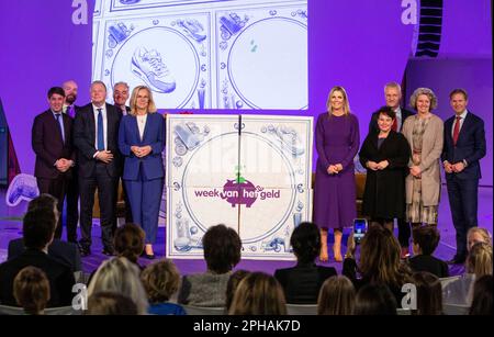 Utrecht, Niederlande. 27th mars 2023. Queen Maxima des pays-Bas au Jaarbeurs à Utrecht, sur 27 mars 2023, pour ouvrir la semaine de l'argent 2023 avec le thème de restreindre le bling, ( la Reine est président honoraire de la plate-forme Money Wise ) Credit: Albert Nieboer/Netherlands OUT/point de vue OUT/dpa/Alay Live News Banque D'Images