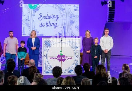 Utrecht, Niederlande. 27th mars 2023. Queen Maxima des pays-Bas au Jaarbeurs à Utrecht, sur 27 mars 2023, pour ouvrir la semaine de l'argent 2023 avec le thème de restreindre le bling, ( la Reine est président honoraire de la plate-forme Money Wise ) Credit: Albert Nieboer/Netherlands OUT/point de vue OUT/dpa/Alay Live News Banque D'Images