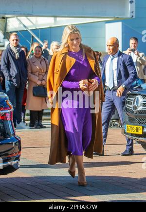 Utrecht, Niederlande. 27th mars 2023. La reine Maxima des pays-Bas part au Jaarbeurs d'Utrecht, sur 27 mars 2023, après avoir ouvert la semaine de l'argent 2023 avec le thème de restreindre le bling, ( la reine est président honoraire de la plate-forme Money Wise ) Credit: Albert Nieboer/Netherlands OUT/point de vue OUT/dpa/Alay Live News Banque D'Images