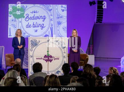 Utrecht, Niederlande. 27th mars 2023. Queen Maxima des pays-Bas au Jaarbeurs à Utrecht, sur 27 mars 2023, pour ouvrir la semaine de l'argent 2023 avec le thème de restreindre le bling, ( la Reine est président honoraire de la plate-forme Money Wise ) Credit: Albert Nieboer/Netherlands OUT/point de vue OUT/dpa/Alay Live News Banque D'Images