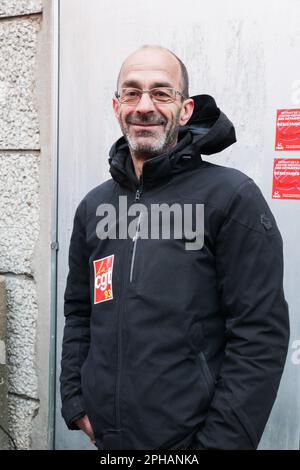 Romainville, France. 27th mars 2023. Eric Alligner a été syndiqué pour la CGT de 93. Des syndicalistes, des élus et des citoyens se sont mobilisés pour bloquer l'accès au centre de collecte des déchets de Syctom, à 27 mars 2023, à Romainville, près de Paris, en France. Photo de Christophe Michel/ABACAPRESS.COM crédit: Abaca Press/Alay Live News Banque D'Images