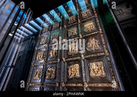 Portes baptistère originales exposées dans le Museo dell'Opera del Duomo à Florence. Portes du Paradis. Banque D'Images