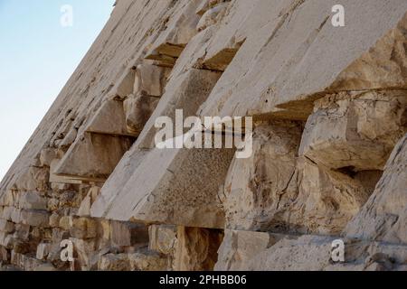 Gros plan de la structure de la pyramide Bent à Dahshur, en Basse-Égypte Banque D'Images