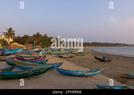 Bateaux de pêche sur la plage de Murudeshwar (Karnataka, Inde) Banque D'Images