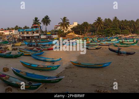 Bateaux de pêche sur la plage de Murudeshwar (Karnataka, Inde) Banque D'Images