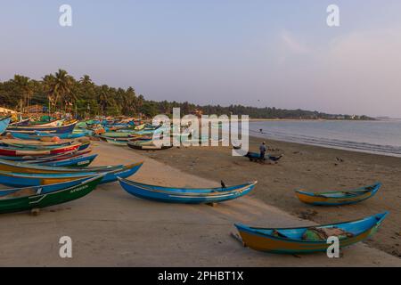 Bateaux de pêche sur la plage de Murudeshwar (Karnataka, Inde) Banque D'Images