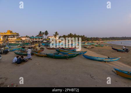 Bateaux de pêche sur la plage de Murudeshwar (Karnataka, Inde) Banque D'Images