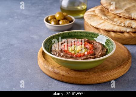 Fava beans DIP, traditionnel égyptien, nourriture moyenne-orientale foul medames Banque D'Images