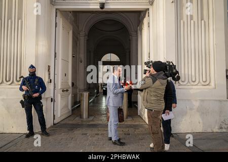 Bruxelles, Belgique. 27th mars 2023. Le ministre de l'Agriculture et des PME, David Clarenval, arrive à Bruxelles, le lundi 27 mars 2023, pour une réunion du gouvernement fédéral sur le contrôle budgétaire. BELGA PHOTO JONAS ROOSENS crédit: Belga News Agency/Alay Live News Banque D'Images