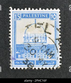 Timbre-poste annulé imprimé par la Palestine, qui montre Dome of the rock, vers 1927. Banque D'Images