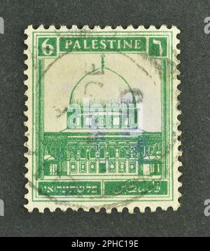 Timbre-poste annulé imprimé par la Palestine, qui montre Dome of the rock, vers 1927. Banque D'Images