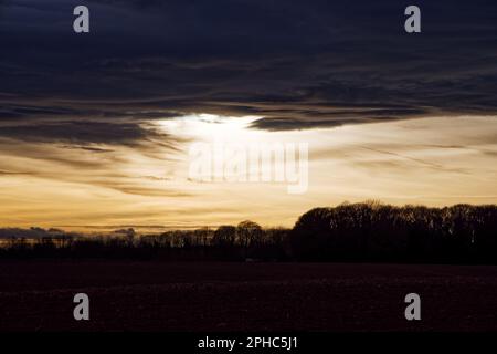 Coucher de soleil d'hiver dans la campagne de Doncaster, Yorkshire, Angleterre. Banque D'Images