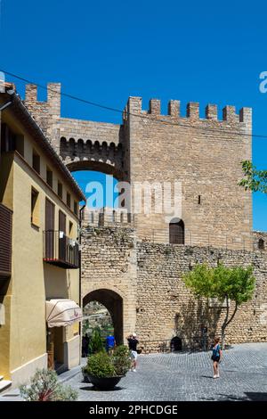 Morella, Espagne - 09 août 2022 : les murs médiévaux de Morella sont un exemple étonnant de fortification de l'architecture en Espagne, avec une riche histoire, c Banque D'Images