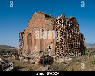 Cathédrale arménienne de la ville d'Ani. Vue extérieure de la cathédrale d'Ani au lever du soleil. . ANI est une ville arménienne médiévale en ruines située dans le turc Banque D'Images