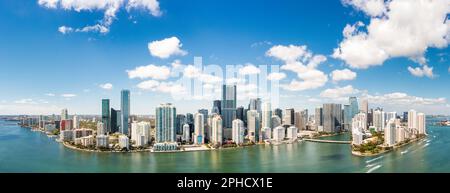 Panorama aérien de Miami, Floride. Miami est une ville minoritaire majoritaire et un important centre et chef de file dans les domaines des finances, du commerce, de la culture, des arts et de l'internatio Banque D'Images