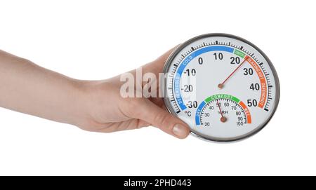Femme tenant un hygromètre sur fond blanc, gros plan. Humidité atmosphérique Banque D'Images