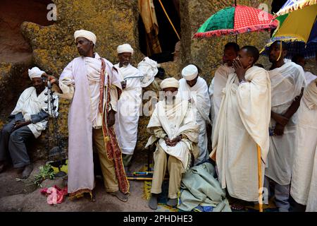 Cérémonie de lavage des pieds à l'église Saint-Georges de Lalibela, en Éthiopie, pendant la semaine de Pâques. Banque D'Images