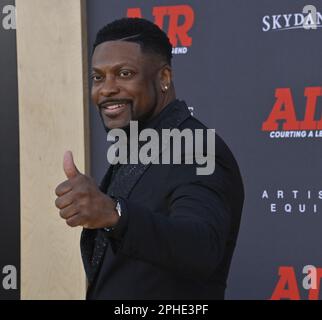 Los Angeles, États-Unis. 27th mars 2023. Chris Tucker, membre du casting, assiste lundi à la première du drame cinématographique « Air » au regency Village Theatre, dans la section Westwood de Los Angeles 27 mars 2023. Scénario : suit l'histoire du vendeur de chaussures Sonny Vaccaro et explique comment il a dirigé Nike dans sa quête du plus grand athlète de l'histoire du basket-ball : Michael Jordan. Photo de Jim Ruymen/UPI crédit: UPI/Alay Live News Banque D'Images