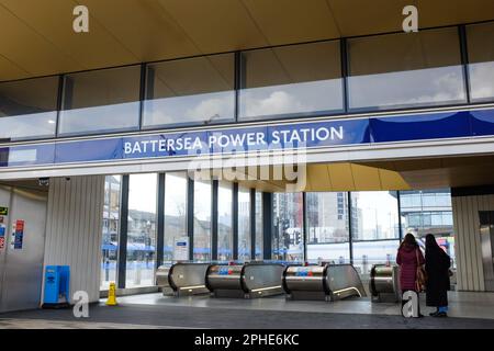 Station de métro Battersea Power Station à Londres, Angleterre. Banque D'Images