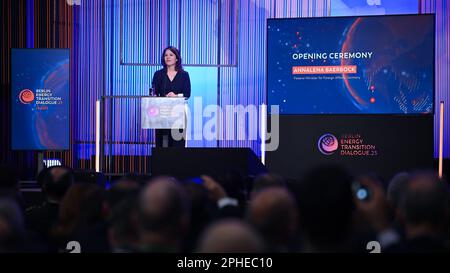 Berlin, Allemagne. 28th mars 2023. Annalena Baerbock (Bündnis90/Die Grünen), ministre des Affaires étrangères, prend la parole lors de l'ouverture du dialogue de transition énergétique de Berlin 23. Credit: Britta Pedersen/dpa/Alay Live News Banque D'Images