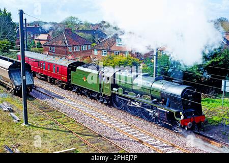 Royal Scot classe no 46115 Scots Guardsman avec entraîneur de soutien, Holgate Sidings, York, Yorkshire, Angleterre, 24th mars 2023 Banque D'Images