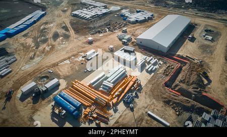 Vue aérienne du chantier. Entrepôt extérieur de matériaux de construction Banque D'Images