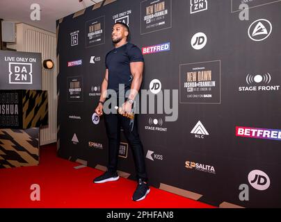 LONDRES, ROYAUME-UNI. 27th mars 2023. Anthony Joshua pose pour une photo lors de Joshua vs Franklin Launch Party à ARt'otel, Battersea Power Station, Londres, Royaume-Uni lundi, 27 mars, 2023 à LONDRES, ANGLETERRE. Credit: Taka G Wu/Alay Live News Banque D'Images