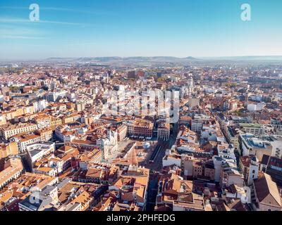 Toits de Valladolid. Vue depuis le centre-ville de Valladolid. Vue sur la Plaza Mayor et la cathédrale de Valladolid. Vue panoramique Banque D'Images