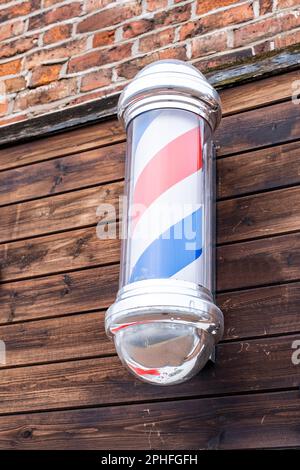 Barre de coiffeur sur le mur extérieur du Royaume-Uni Banque D'Images