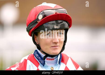 Photo du dossier datée du 22-08-2022 de Jockey Hollie Doyle, qui doit revenir de plus de deux mois sur la touche de Newcastle vendredi, avant de se rendre à Doncaster pour le début de la saison de la pelouse plate en Grande-Bretagne ce week-end. Date de publication: Mardi 28 mars 2023.. Banque D'Images