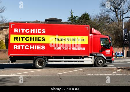 Un conducteur apprenant dans un camion Ritchies, en Écosse, au Royaume-Uni, en Europe Banque D'Images