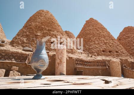 Maisons de ruches traditionnelles en brique de boue ou en adobe. Harran, ville ancienne majeure de la haute Mésopotamie, est aujourd'hui un quartier dans la province de Sanliurfa, Tur Banque D'Images