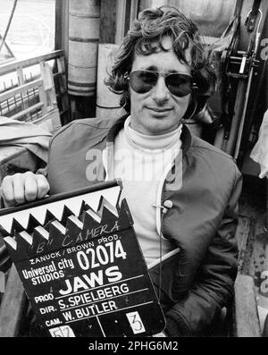 STEVEN SPIELBERG dans JAWS (1975), réalisé par STEVEN SPIELBERG. Crédit: Zanuck/Brown Productions/Universal Pictures / Album Banque D'Images