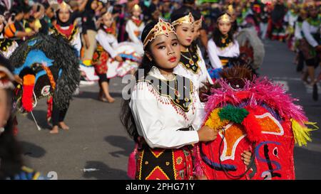 Indonésien exécutant la danse Jaranan (kuda tumping, kuda kepang). Cette danse est de Java Banque D'Images