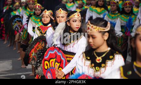 Indonésien exécutant la danse Jaranan (kuda tumping, kuda kepang). Cette danse est de Java Banque D'Images