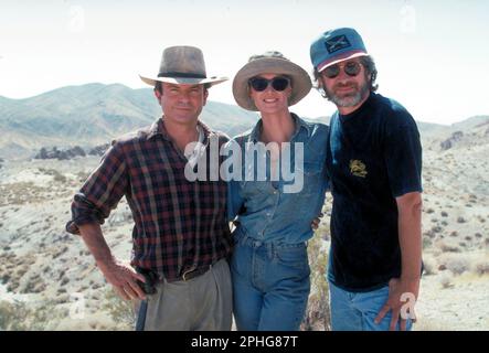 STEVEN SPIELBERG, LAURA DERN et SAM NEILL dans JURASSIC PARK (1993), dirigé par STEVEN SPIELBERG. Crédit : AMBLIN/UNIVERSEL / Album Banque D'Images