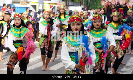 Indonésien exécutant la danse Jaranan (kuda tumping, kuda kepang). Cette danse est de Java Banque D'Images